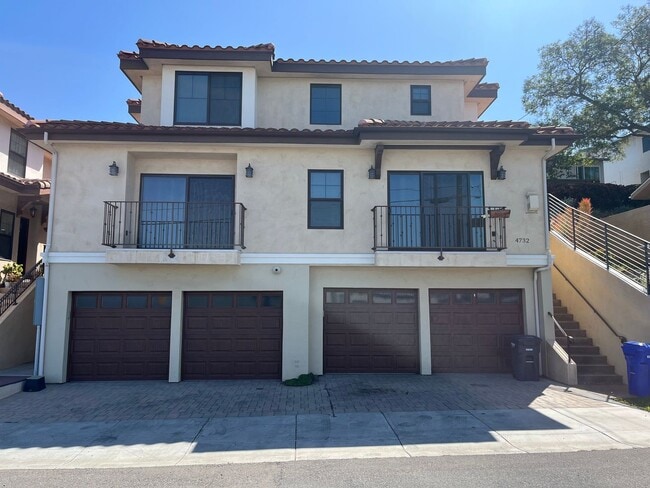 property at 4732 Hillcrest Ave