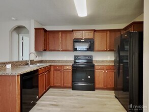 5406 Chase Canyon in San Antonio, TX - Foto de edificio - Building Photo