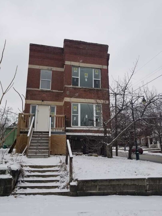101 S Comstock St in Joliet, IL - Building Photo