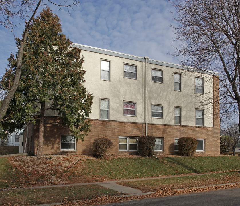 Trinoja in West St. Paul, MN - Foto de edificio