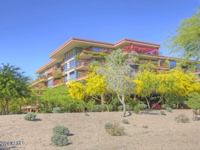 7117 E Rancho Vista Dr in Scottsdale, AZ - Building Photo - Building Photo