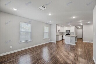 105 Commerce St in Savoy, TX - Building Photo - Building Photo