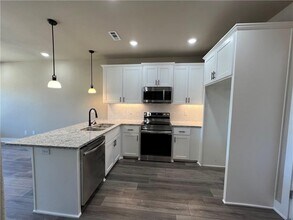 2227 W Million Ln in Fayetteville, AR - Foto de edificio - Building Photo