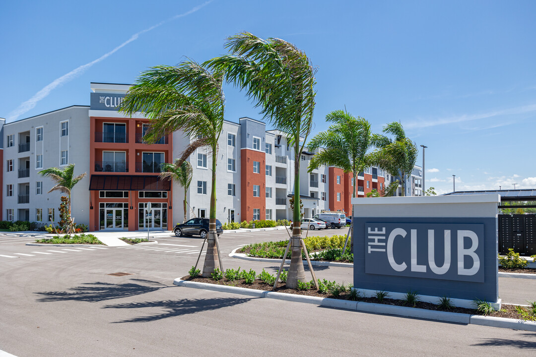 The Club on Pine Island in Cape Coral, FL - Building Photo