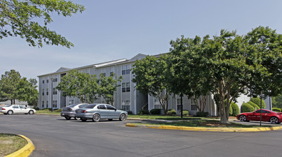 Pipers Landing Apartments in Virginia Beach, VA - Foto de edificio - Building Photo