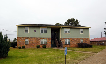 390 Ricks Dr in Canton, MS - Building Photo - Building Photo