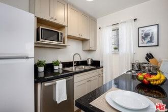 3620 S Budlong Ave in Los Angeles, CA - Building Photo - Building Photo