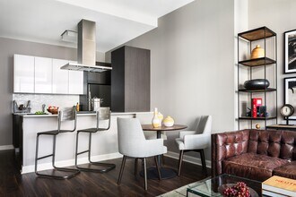 201 N Clark St, Unit 2312 in Chicago, IL - Building Photo - Building Photo