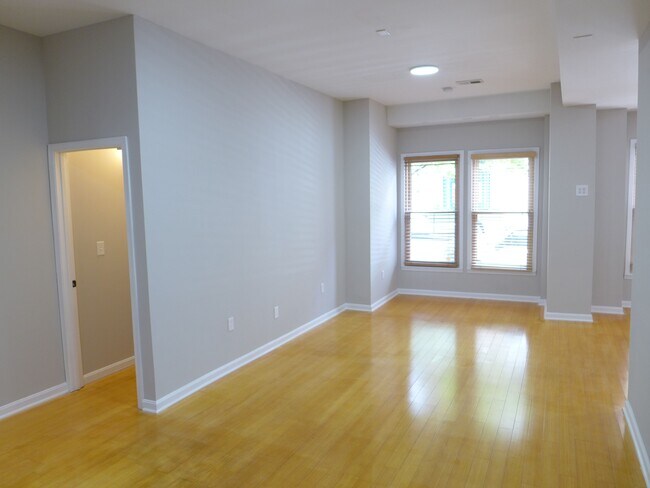 324 Park Ave, Unit 324 in Baltimore, MD - Building Photo - Building Photo