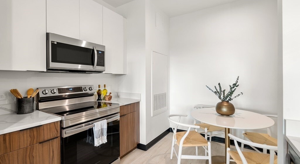 600 Broadway-Unit -609 in Everett, MA - Building Photo