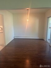 18 Lake Ave in East Brunswick, NJ - Building Photo - Building Photo