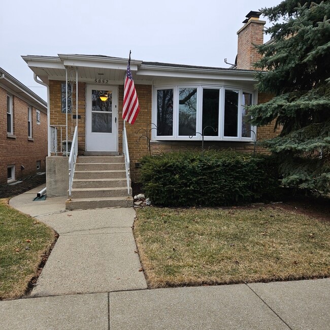 property at 5852 N Melvina Ave