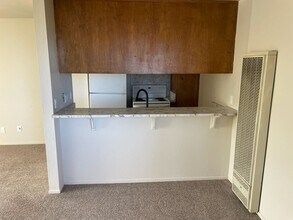 RM1972I in Monterey, CA - Foto de edificio - Interior Photo