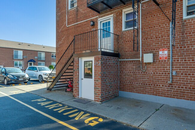 Colonial Gardens in Staten Island, NY - Foto de edificio - Building Photo