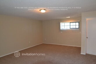 10127 Foothill Blvd in Sylmar, CA - Foto de edificio - Building Photo