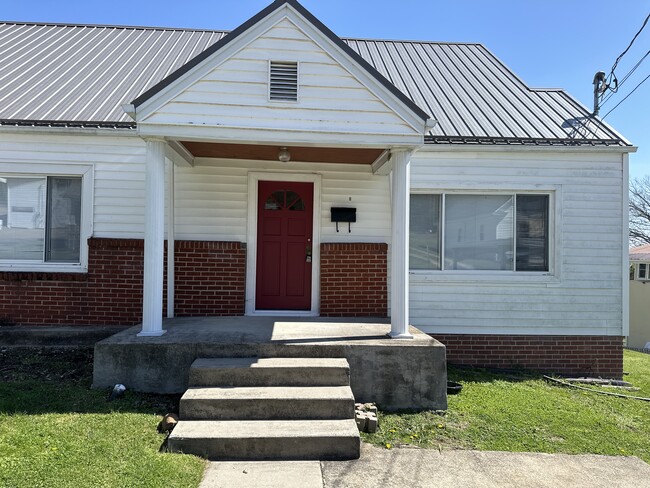 205 Unaka St in Greeneville, TN - Foto de edificio - Building Photo