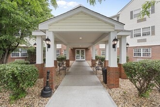 Heritage Village in Steubenville, OH - Foto de edificio - Building Photo