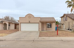449 Valle Calido Dr in Socorro, TX - Building Photo