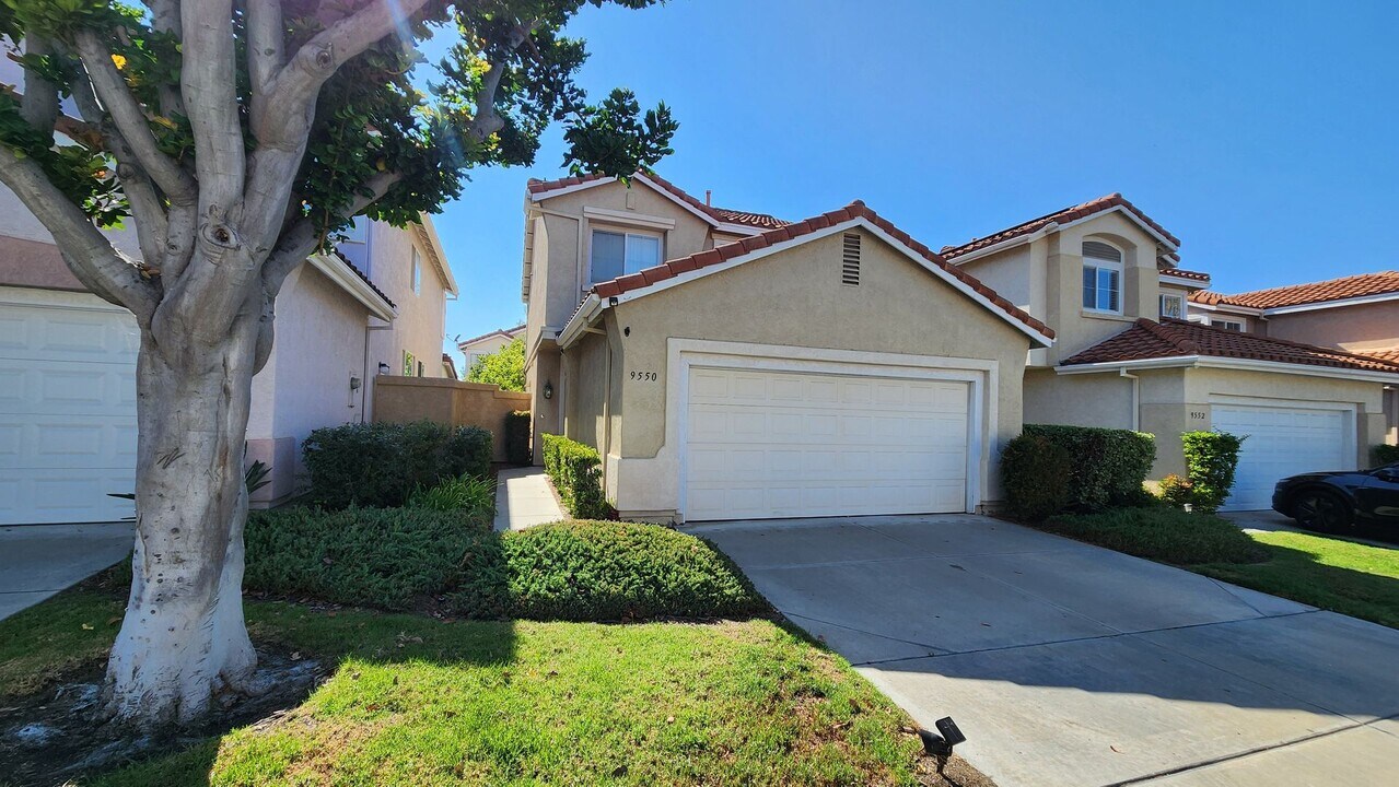 9550 Capricorn Way in San Diego, CA - Building Photo