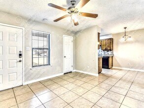 900 E Leslie Cir in Austin, TX - Building Photo - Building Photo