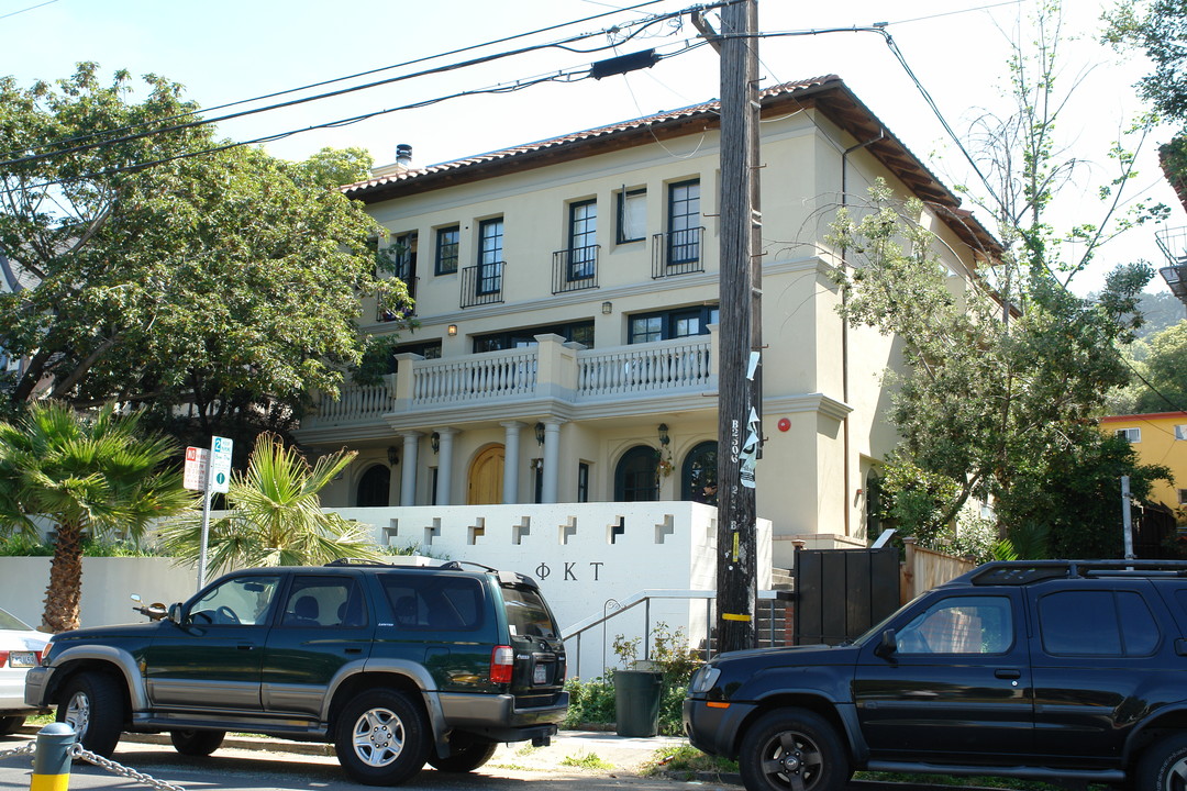 2335 Piedmont Ave in Berkeley, CA - Building Photo