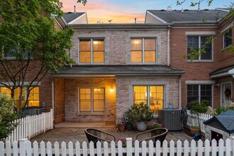 36 Independence Way in Jersey City, NJ - Building Photo - Building Photo