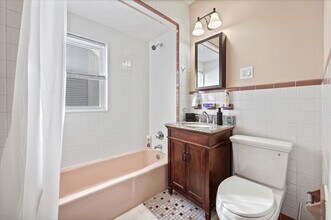 9 Wilshire St, Unit 1 in Winthrop, MA - Foto de edificio - Building Photo