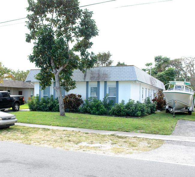 610 SW 2nd Ave in Dania Beach, FL - Foto de edificio - Building Photo