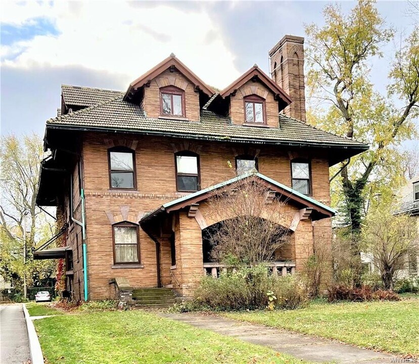 781 W Ferry St in Buffalo, NY - Foto de edificio