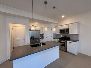 7396 Aaron St in Parkville, MO - Building Photo - Building Photo