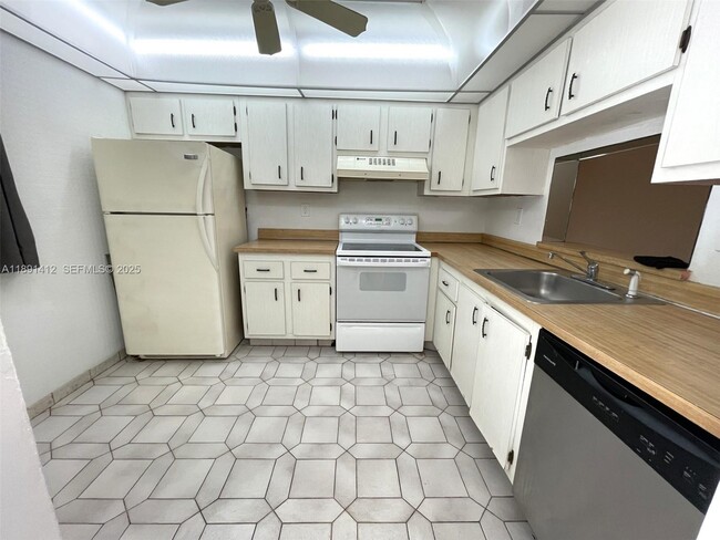 1810 SW 81st Ave in North Lauderdale, FL - Building Photo - Building Photo