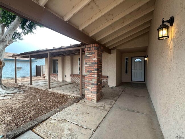1643 S Naples Ave in Yuma, AZ - Building Photo - Building Photo