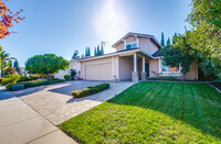 558 Gaundabert Ln in San Jose, CA - Foto de edificio - Building Photo