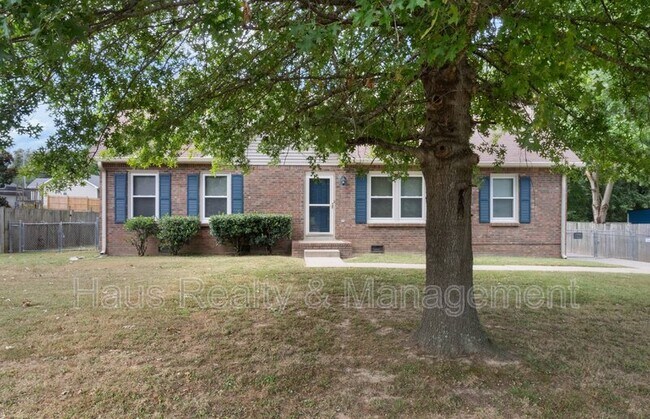 334 Kelsey Dr in Clarksville, TN - Building Photo - Building Photo