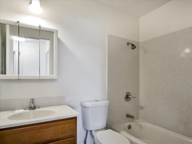 2901 Octavia St in Oakland, CA - Building Photo - Building Photo