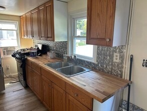 19 W Market St, Unit Apt. 1 in Hyde Park, NY - Foto de edificio - Building Photo