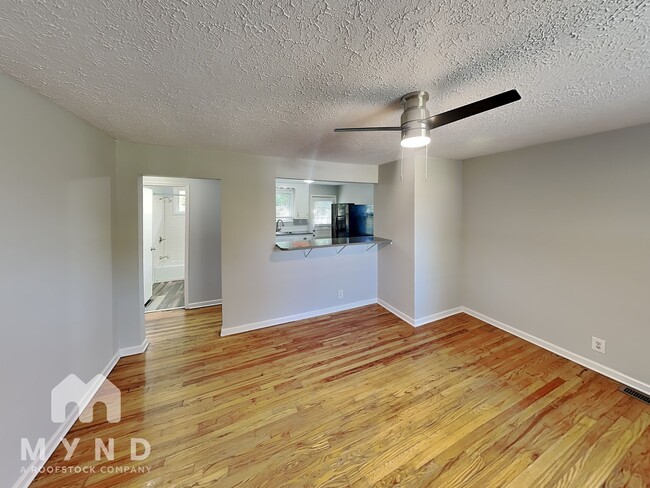 607 Ben Allen Rd in Nashville, TN - Foto de edificio - Building Photo