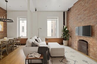 23 E 10th St in New York, NY - Building Photo - Building Photo