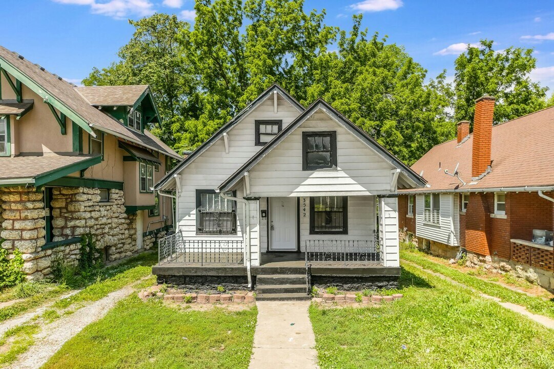3542 College Ave in Kansas City, MO - Building Photo