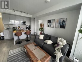 77 Mutual St in Toronto, ON - Building Photo