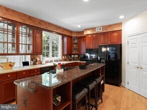 12501 Ashleigh Oaks Ct in Herndon, VA - Building Photo - Building Photo