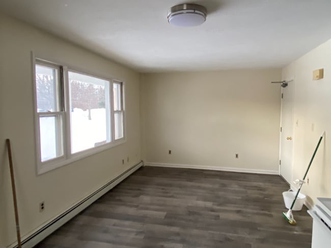 156 Colchester Rd in Essex Junction, VT - Building Photo - Building Photo
