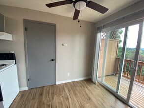 308 Summit Ave N in Kent, WA - Building Photo - Building Photo