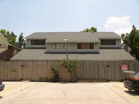 8216-B GOVERNOR Dr in Baton Rouge, LA - Building Photo