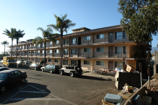 The Aladdin in Goleta, CA - Building Photo - Building Photo