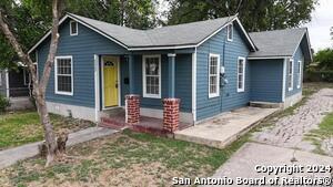 3323 W Laurel St in San Antonio, TX - Building Photo