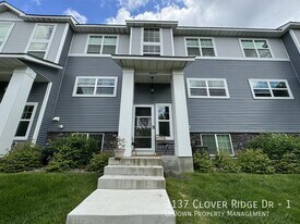 3137 Clover Ridge Dr in Chaska, MN - Building Photo