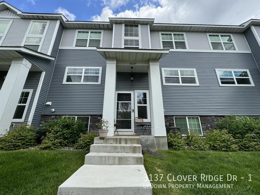 3137 Clover Ridge Dr in Chaska, MN - Building Photo