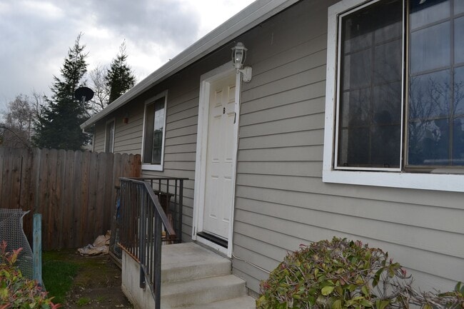 26857 Madison St in Esparto, CA - Building Photo - Building Photo