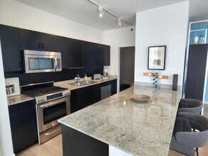 8 E Randolph St, Unit 1108 in Chicago, IL - Building Photo - Building Photo